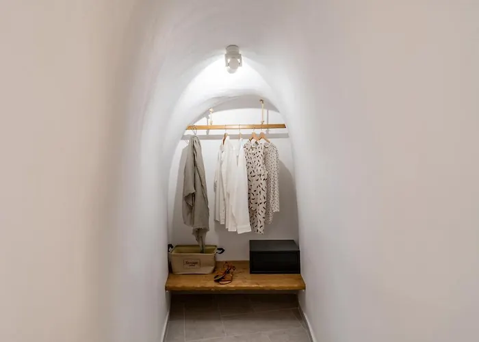 Wine And Yard Caves 3*