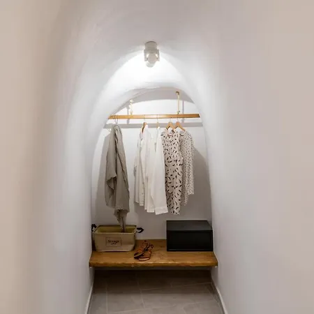 Wine And Yard Caves 3*