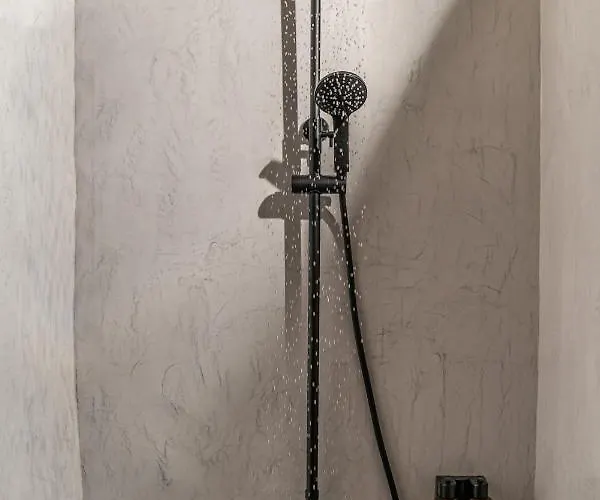 Wine And Yard Caves 3*