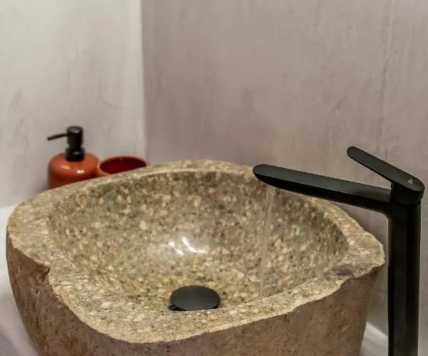 Wine And Yard Caves Hotel